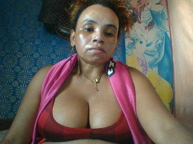 Amanah's BongaCams show and profile