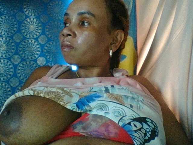 Amanah's BongaCams show and profile