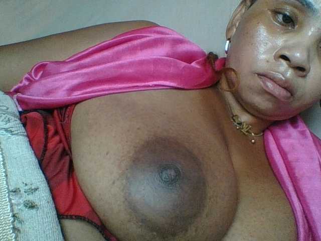 Amanah's BongaCams show and profile