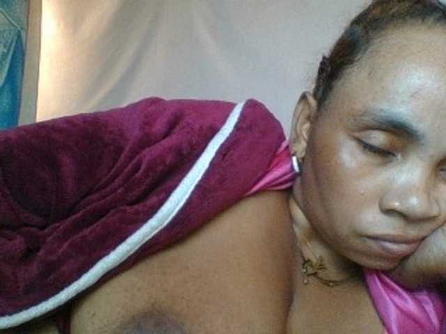 Amanah's BongaCams show and profile