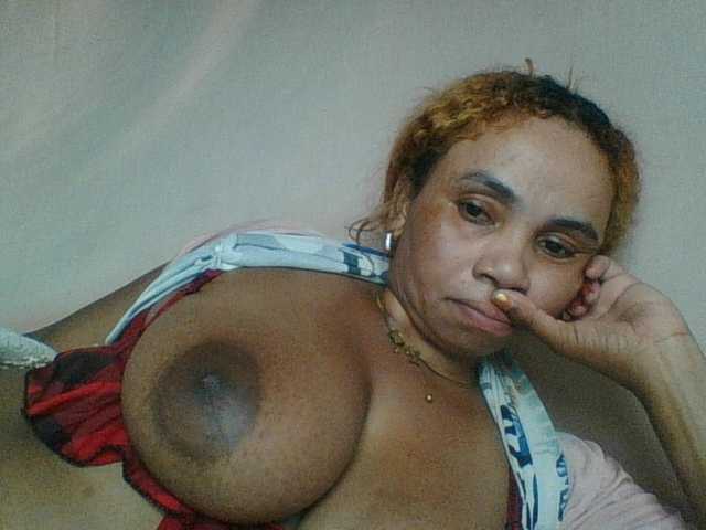 Amanah's BongaCams show and profile