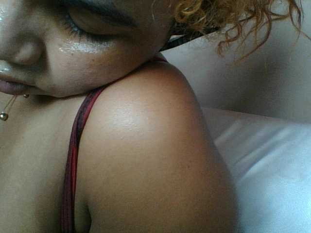 Amanah's BongaCams show and profile