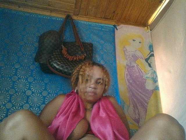 Amanah's BongaCams show and profile