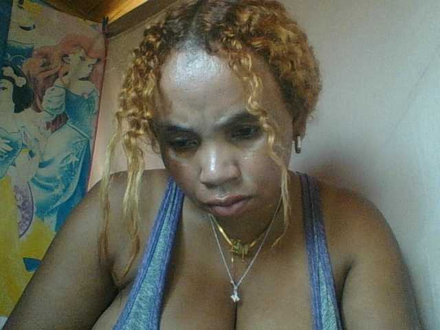 Amanah's BongaCams show and profile