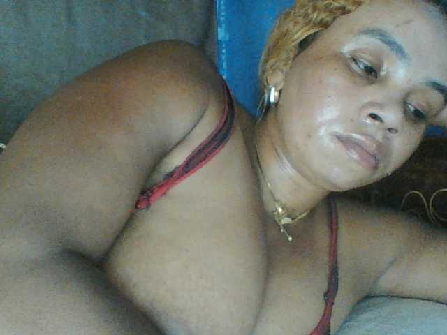 Amanah's BongaCams show and profile