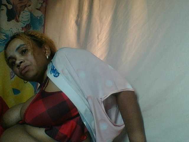 Amanah's BongaCams show and profile