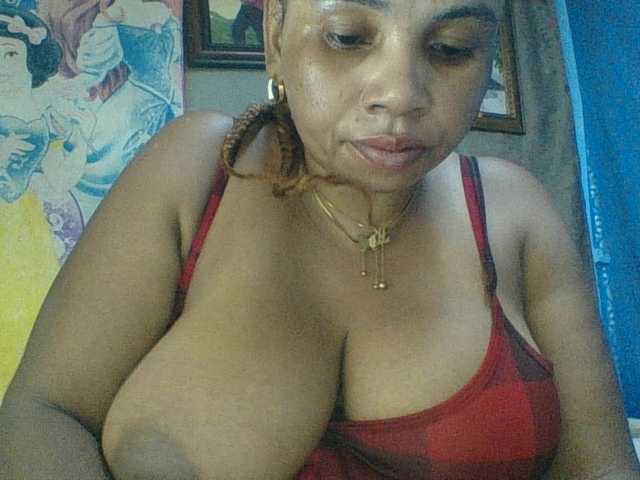 Amanah's BongaCams show and profile