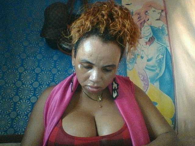 Amanah's BongaCams show and profile