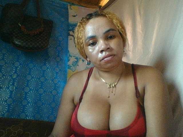 Amanah's BongaCams show and profile