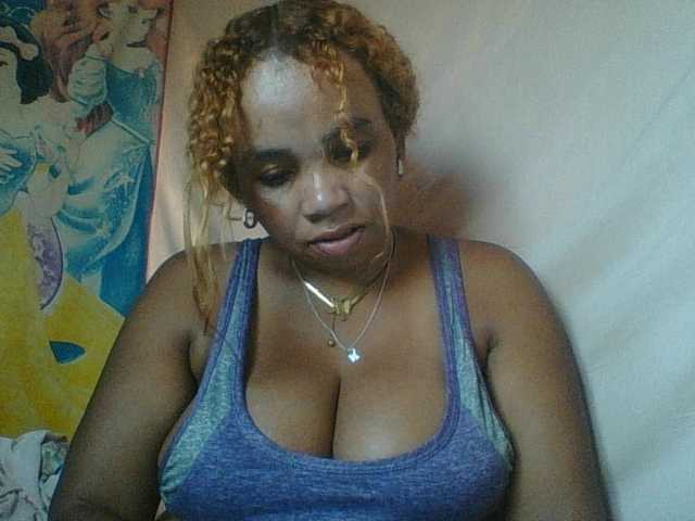 Amanah's BongaCams show and profile