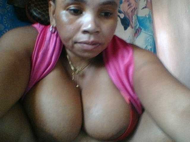 Amanah's BongaCams show and profile