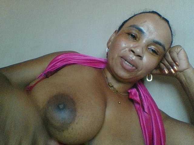 Amanah's BongaCams show and profile