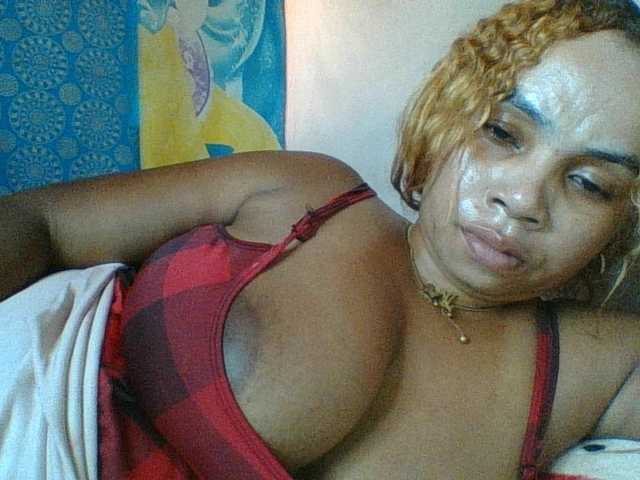 Amanah's BongaCams show and profile