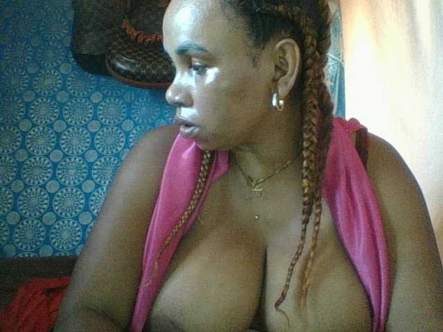 Amanah's BongaCams show and profile