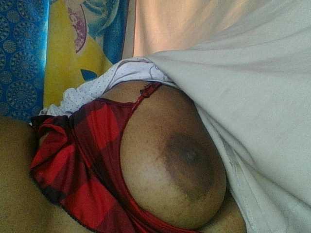 Amanah's BongaCams show and profile