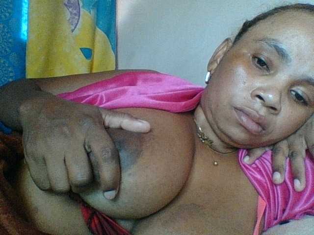 Amanah's BongaCams show and profile