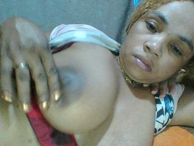 Amanah's BongaCams show and profile