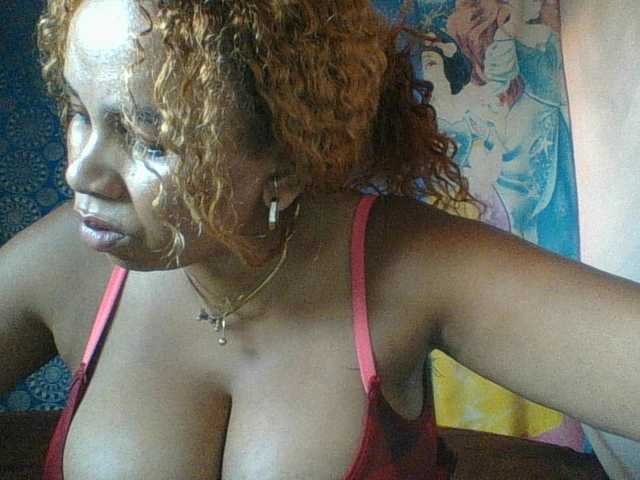 Amanah's BongaCams show and profile