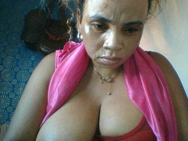 Amanah's BongaCams show and profile