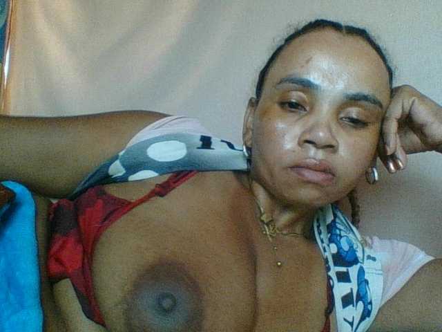 Amanah's BongaCams show and profile