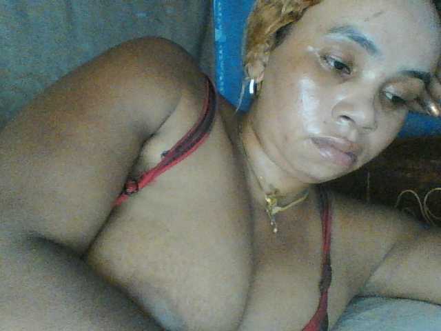 Amanah's BongaCams show and profile