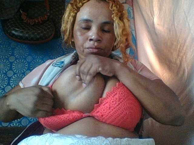 Amanah – webcam model profile photo