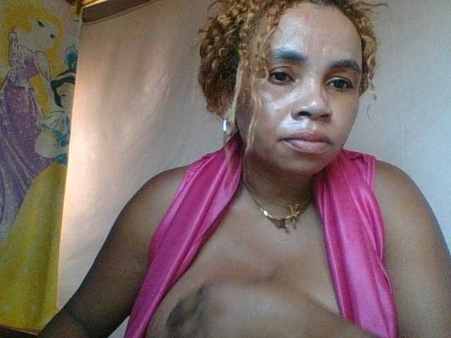 Amanah's BongaCams show and profile