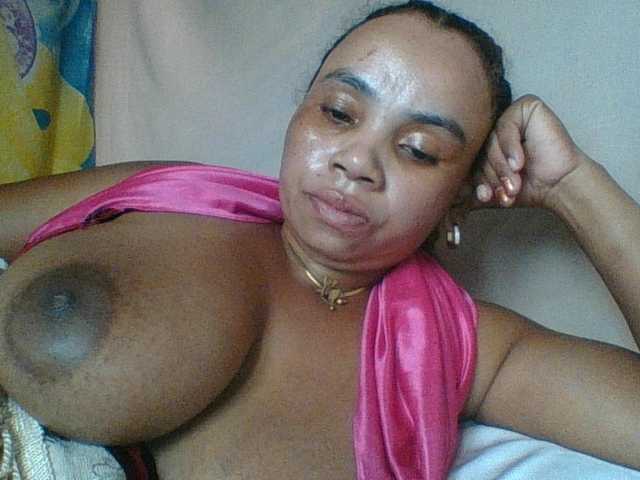 Amanah's BongaCams show and profile