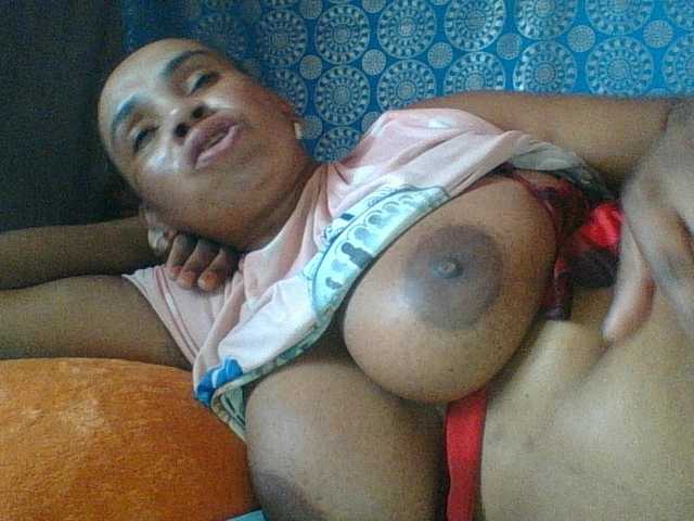 Amanah's BongaCams show and profile