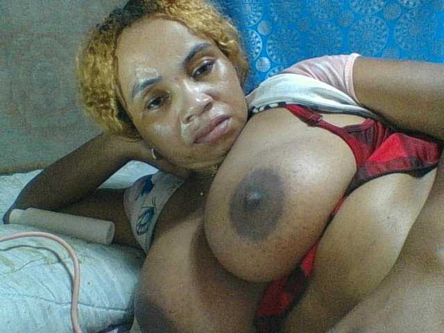 Amanah's BongaCams show and profile