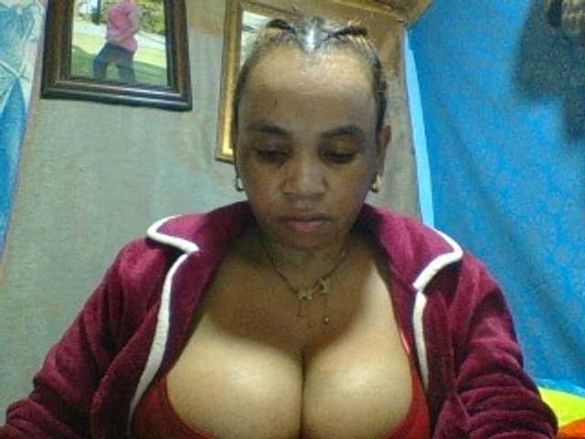 Amanah's BongaCams show and profile