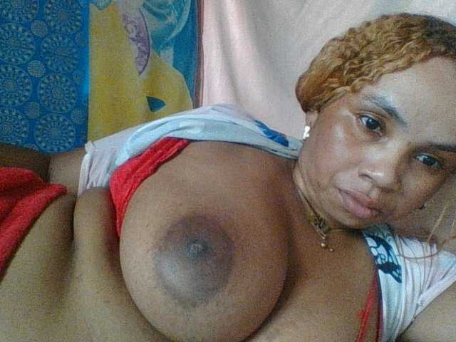 Amanah's BongaCams show and profile