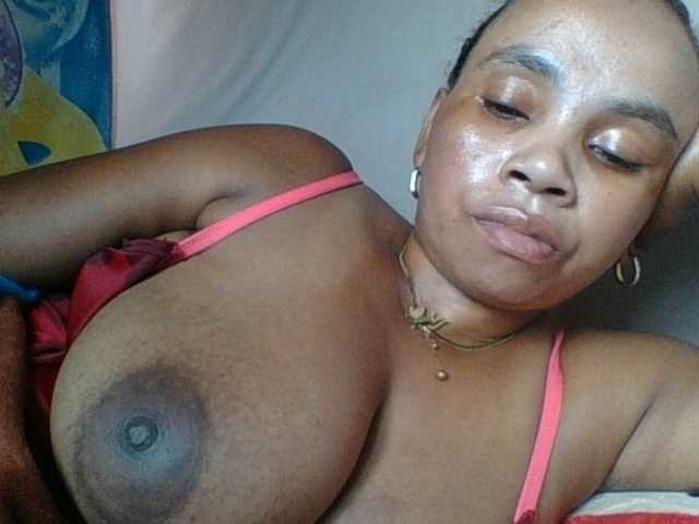 Amanah's BongaCams show and profile