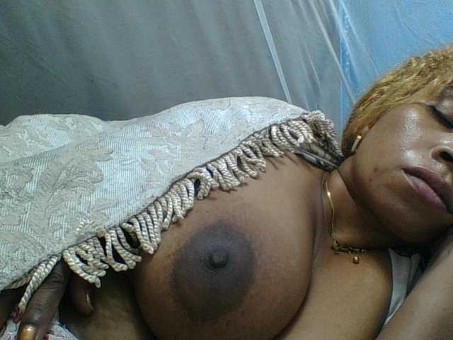 Amanah's BongaCams show and profile