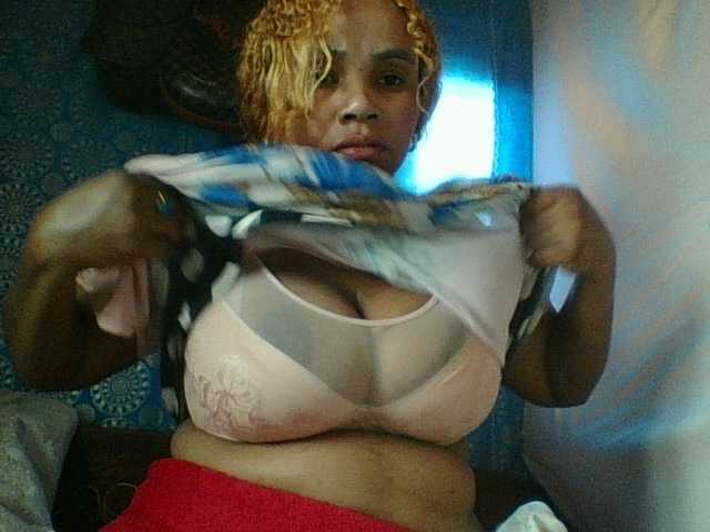 Amanah's BongaCams show and profile