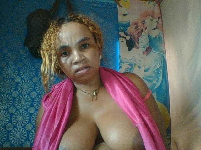 Amanah's BongaCams show and profile