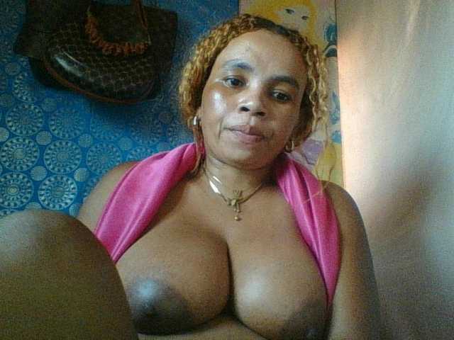 Amanah's BongaCams show and profile