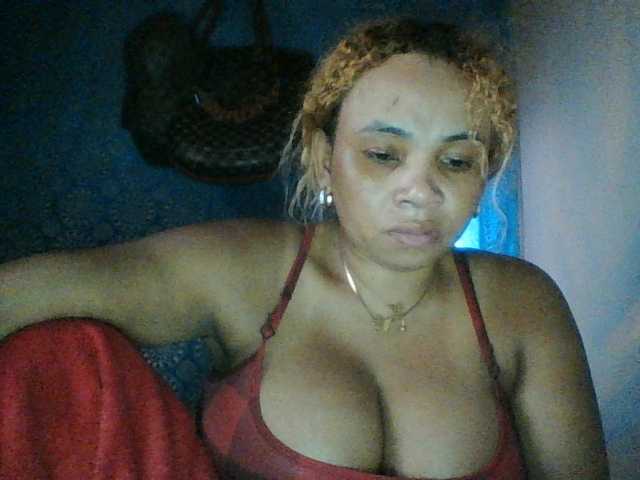 Amanah's BongaCams show and profile