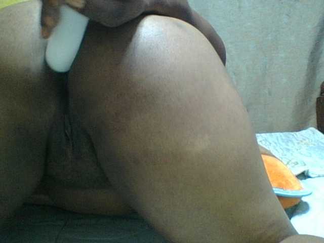 Amanah's BongaCams show and profile