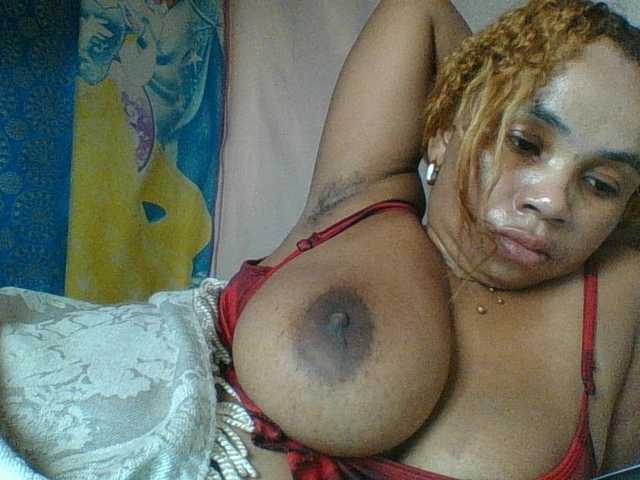 Amanah's BongaCams show and profile