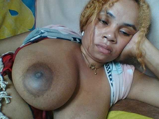 Amanah's BongaCams show and profile