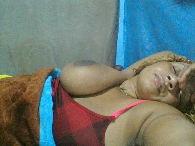 Amanah's BongaCams show and profile