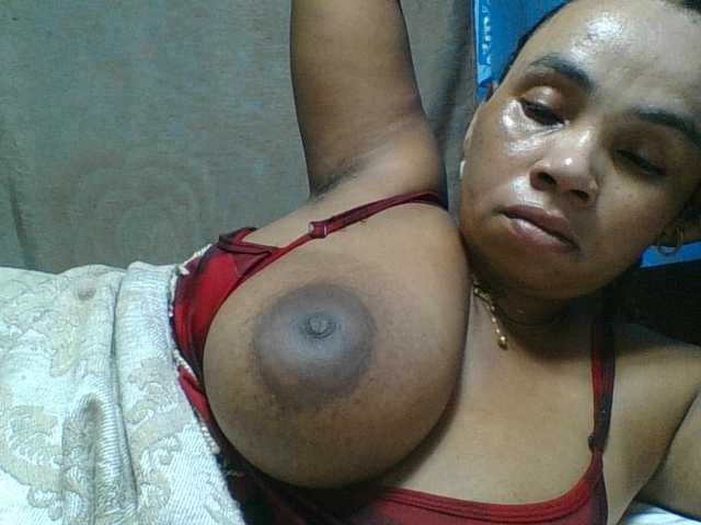 Amanah's BongaCams show and profile