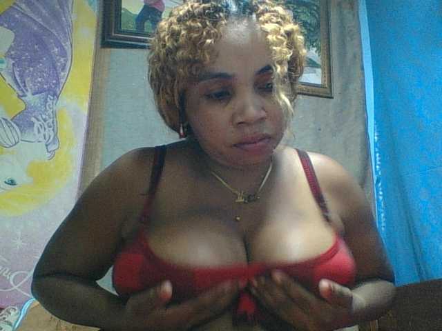 Amanah's BongaCams show and profile