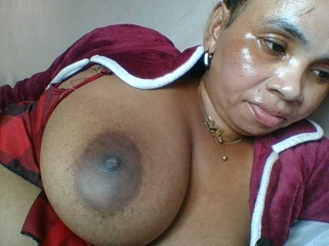 Amanah's BongaCams show and profile