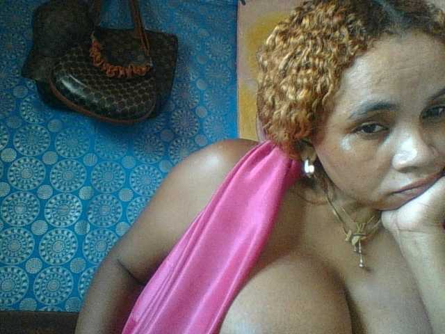 Amanah's BongaCams show and profile