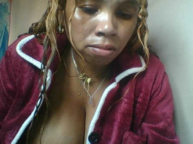 Amanah's BongaCams show and profile