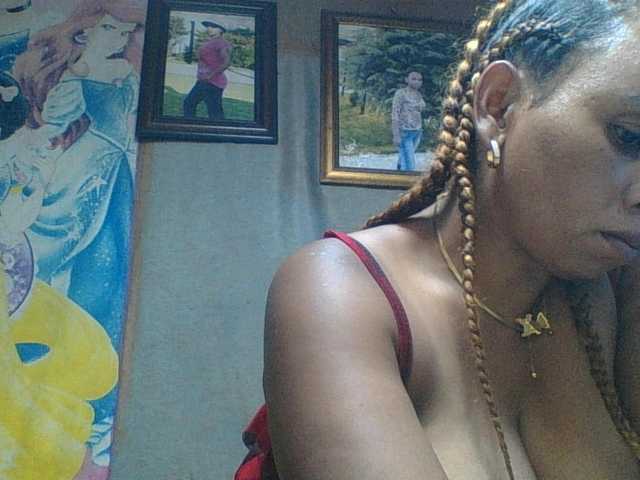 Amanah's BongaCams show and profile