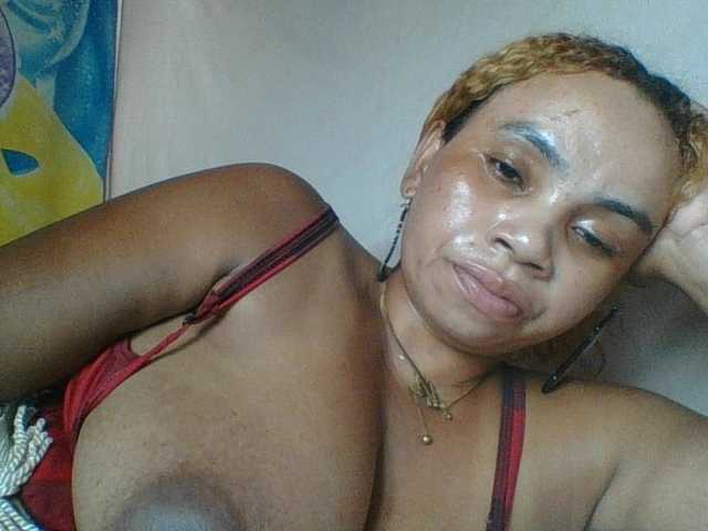 Amanah's BongaCams show and profile