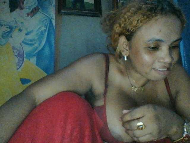 Amanah's BongaCams show and profile